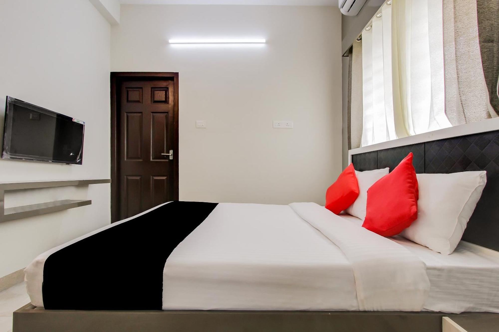 Capital O New Paradise Inn Irugur Bagian luar foto