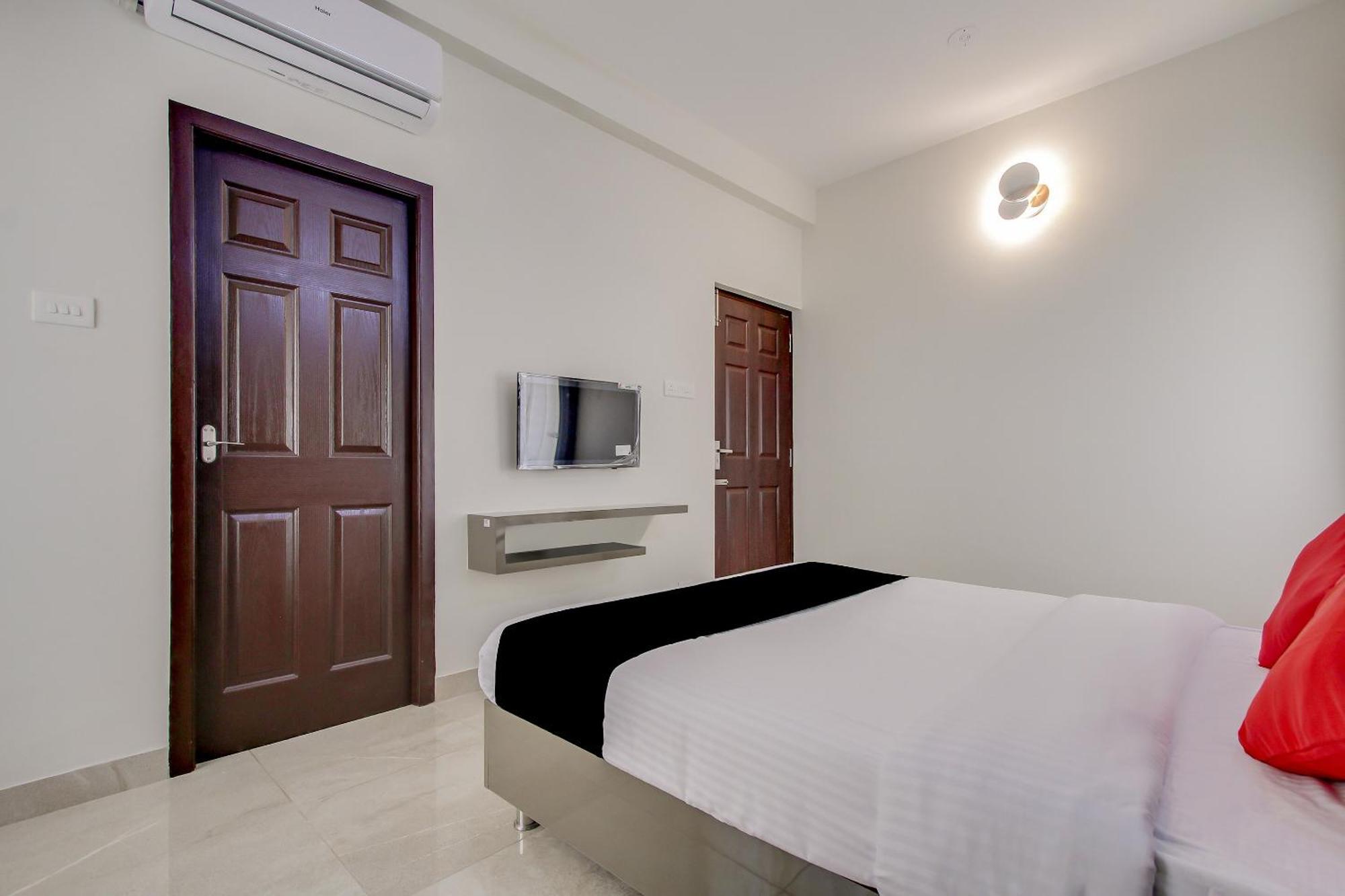 Capital O New Paradise Inn Irugur Bagian luar foto