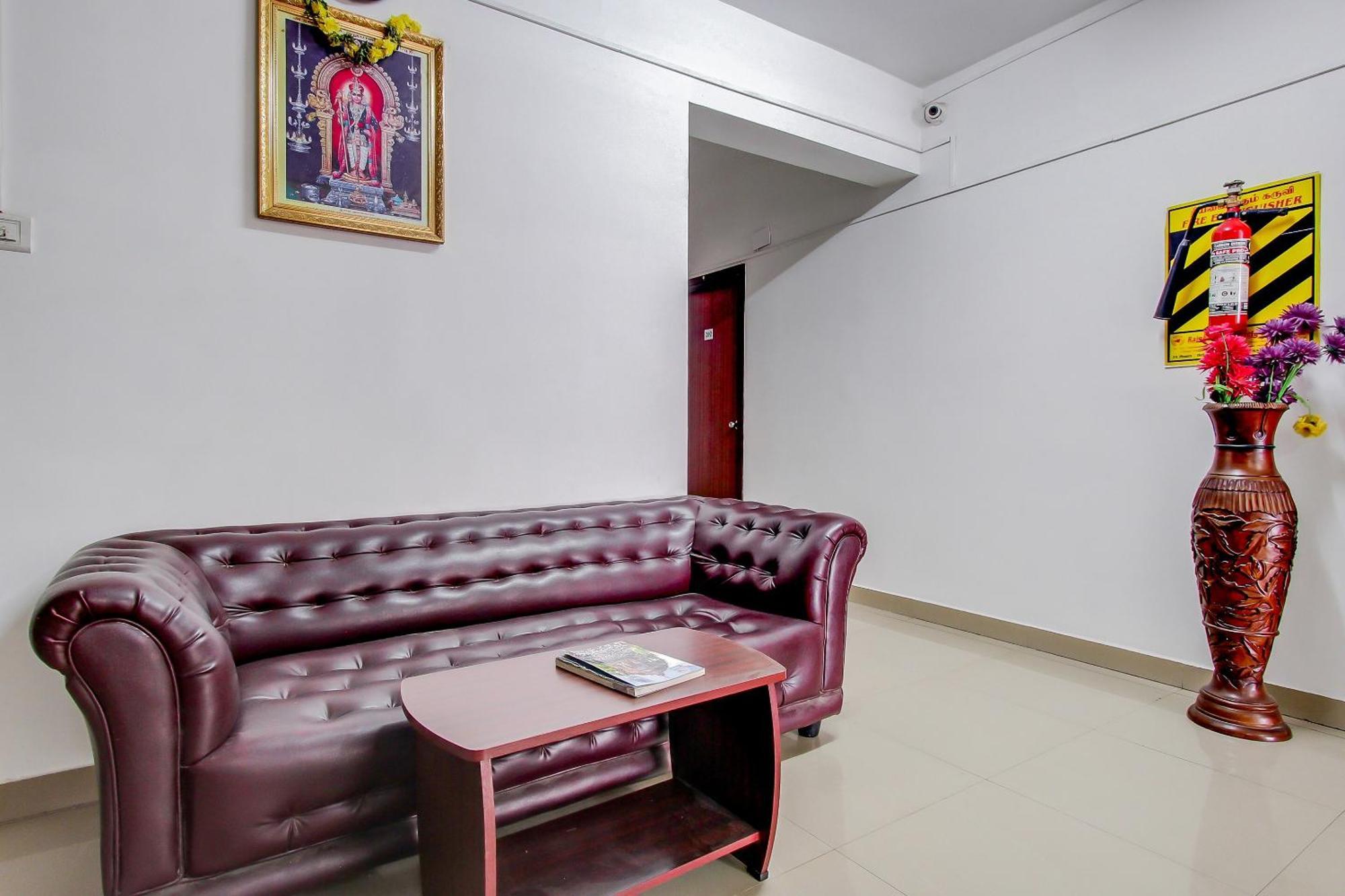 Capital O New Paradise Inn Irugur Bagian luar foto