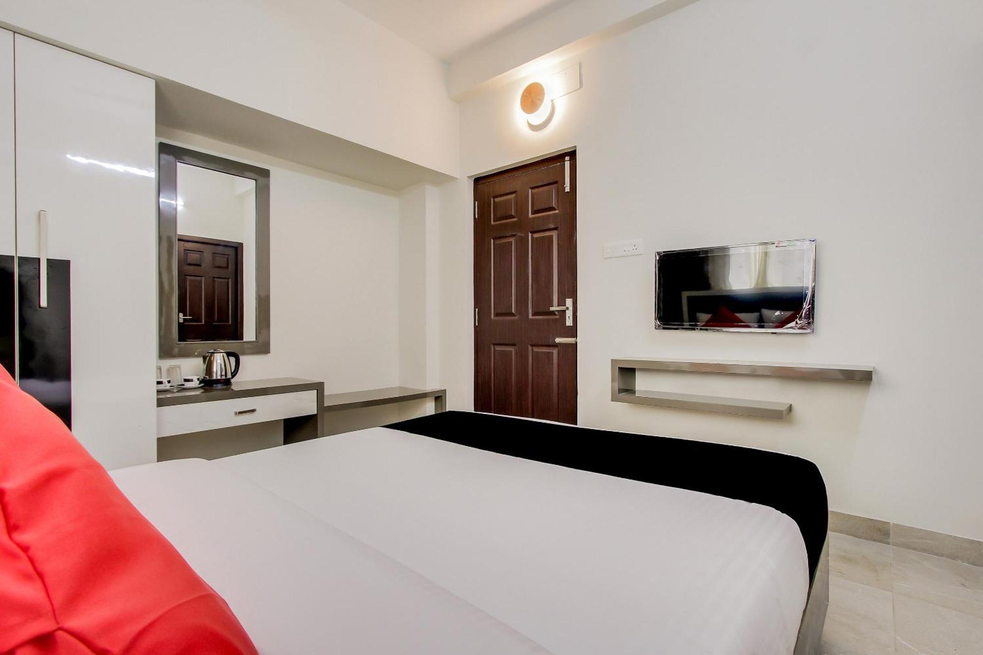 Capital O New Paradise Inn Irugur Bagian luar foto
