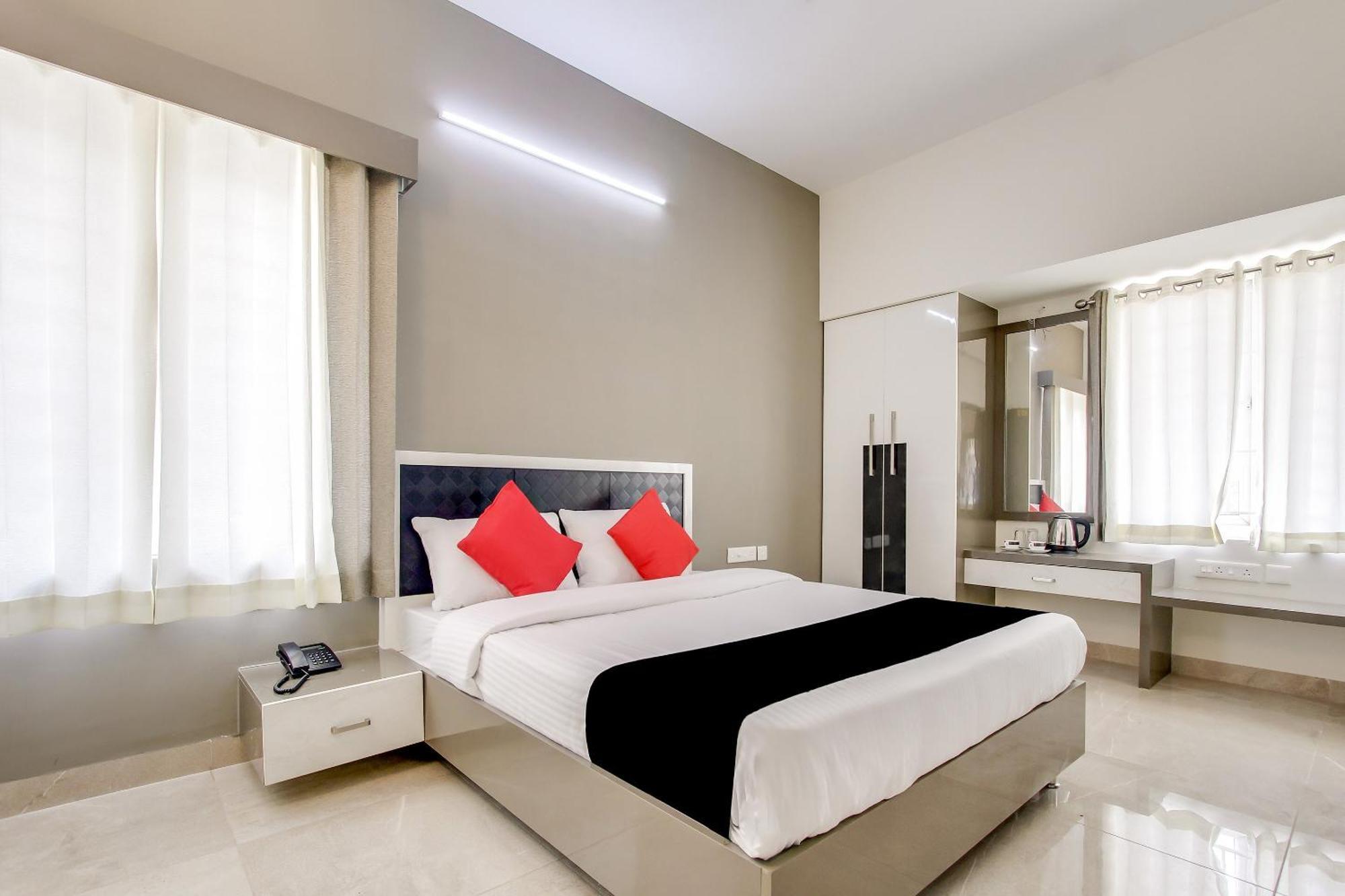Capital O New Paradise Inn Irugur Bagian luar foto